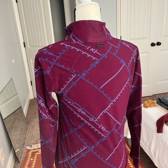 Unique 1/2 Zip Columbia Light Sweater - Picture 4 of 6